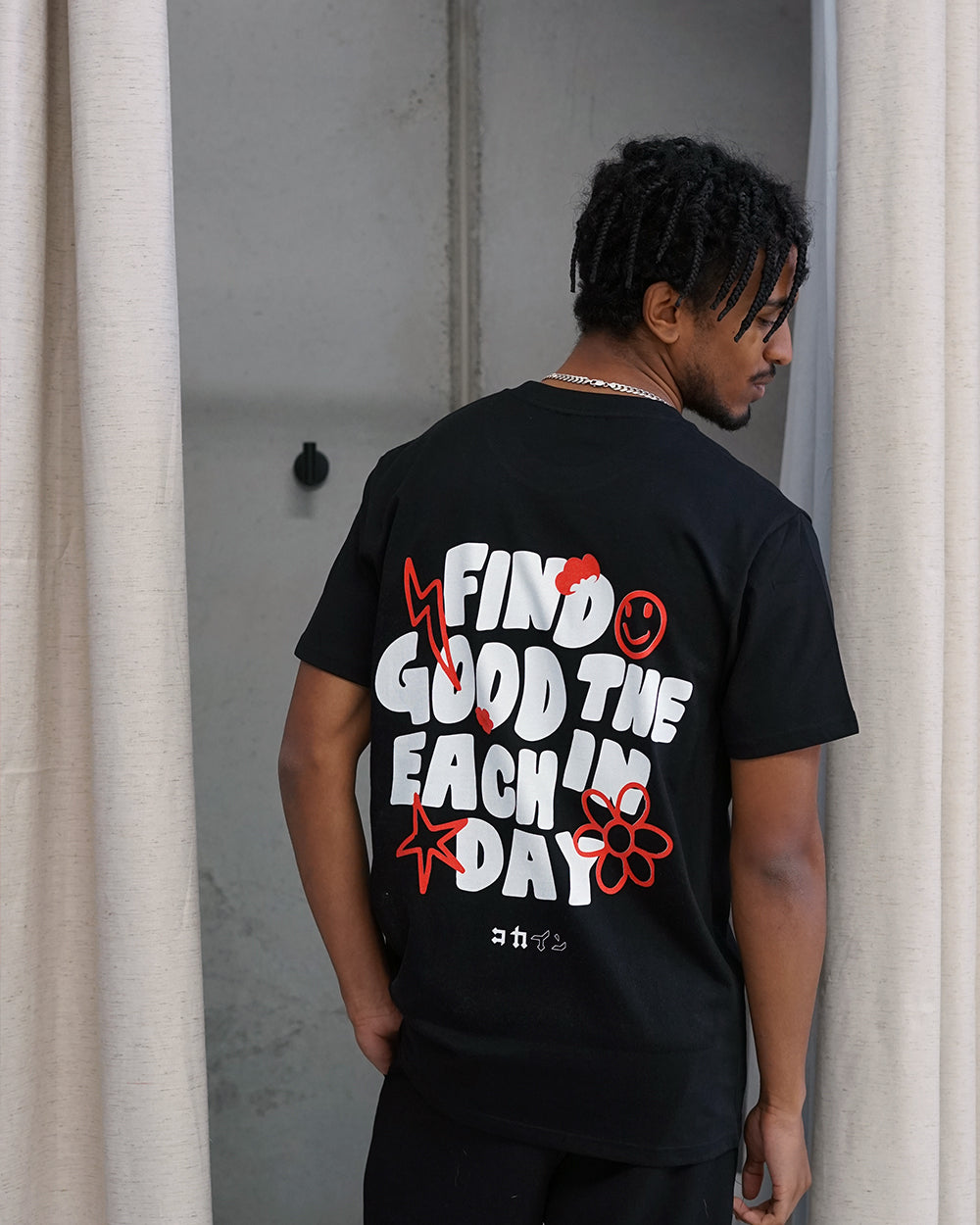 "Find The Good In Each Day" T Shirt // Black